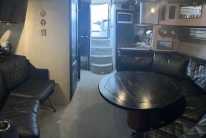 Ylellinen 40ft Yacht Charter