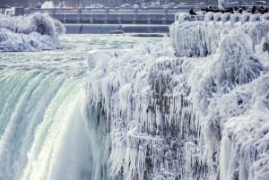 Niagara Falls Day Trip with Cruise from Toronto Metropolitan