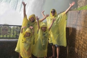 Niagara Falls: Guided Tour with Behind the Falls & Boat Ride