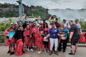 Niagara Falls: Guided Tour with Behind the Falls & Boat Ride