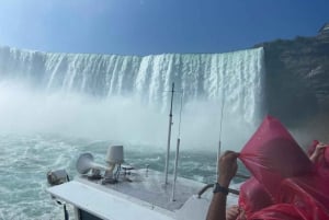 Niagara Falls: Guided Tour with Behind the Falls & Boat Ride