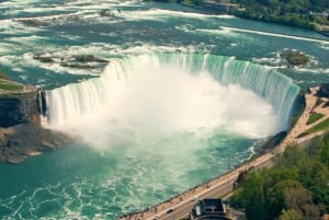 Niagara Falls: Guided Tour with Behind the Falls & Boat Ride