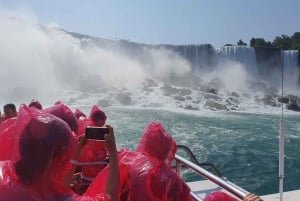 Niagara Falls: Guided Tour with Behind the Falls & Boat Ride