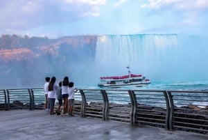 Niagara Falls: Tunnel Experience at Night & Power Station