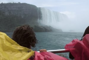 Omvisning i Niagarafallene med Skip the Line-cruise og lønnesmaking