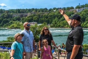 Niagara Falls: USA- og Canada-tur med bådtur + frokost