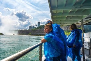 Niagara Falls: USA- og Canada-tur med bådtur + frokost