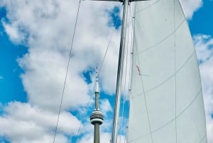 Rób zdjęcia na mojej żaglówce z widokiem na panoramę Toronto