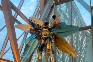 Toronto: Bus or Walking City Tour in English or French