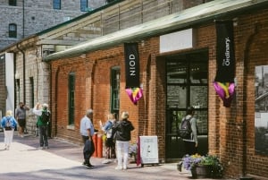 Toronto City 1-Day Sightseeing Group Tour