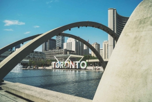 Toronto: Downtown Walking Tour with Tower and Boat Cruise