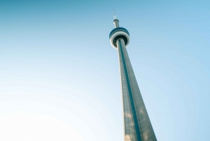 Toronto: Downtown Walking Tour with Tower and Boat Cruise