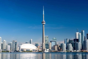 Toronto: Downtown Walking Tour with Tower and Boat Cruise