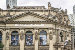Toronto: Downtown Walking Tour with Tower and Boat Cruise