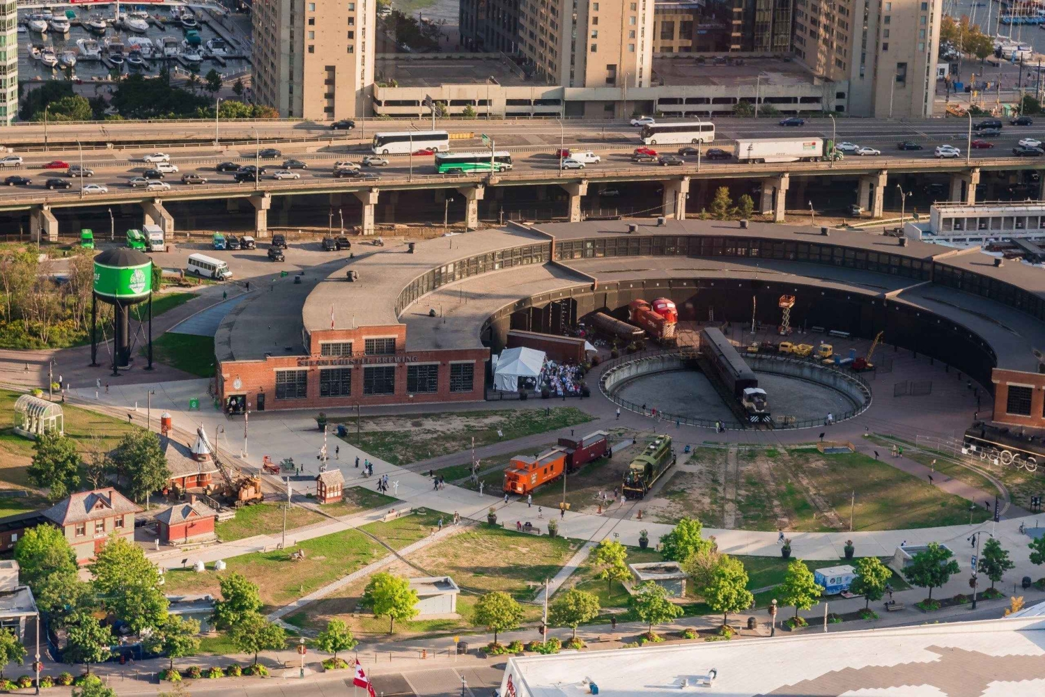 Waar de geschiedenis het heden ontmoet: Een wandeltour door Toronto