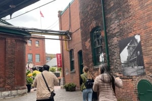 Toronto: E-Scooter City Highlights Tour | 3-Hour