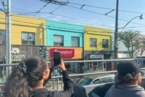 Visite des quartiers de l'est de Toronto : bus à toit ouvert et guide en direct