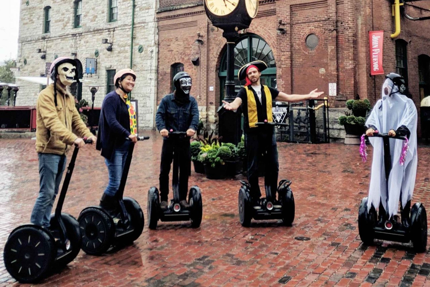 Toronto: Evening Distillery District Segway Ghost Tour