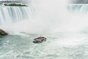 Toronto: Falls Day Tour with Boat Cruise & Niagara-the-Lake