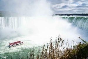 Toronto: Falls Day Tour with Boat Cruise & Niagara-the-Lake