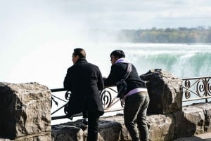 Toronto: Falls Day Tour with Boat Cruise & Niagara-the-Lake