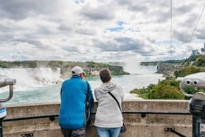 Toronto: Falls Day Tour with Boat Cruise & Niagara-the-Lake