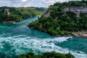 Toronto: Guided Niagara Falls Day Trip with Optional Cruise