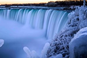 Toronto: Guided Niagara Falls Day Trip with Optional Cruise