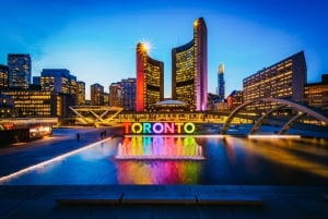 Toronto: Guided Night Tour with Tower Entry