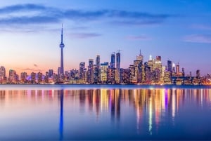 Toronto: Guided Night Tour with Tower Entry