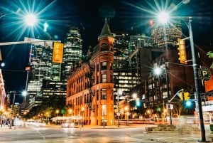 Toronto: Guided Night Tour with Tower Entry