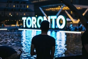 Toronto: Guided Night Tour with Tower Entry