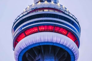 Toronto: Guided Night Tour with Tower Entry