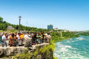 Toronto: Niagara Falls Day Tour with Optional Boat Cruise