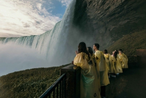 Toronto: Niagaran putousten kiertoajelu risteilyllä ja Behind The Falls -tapahtumalla.