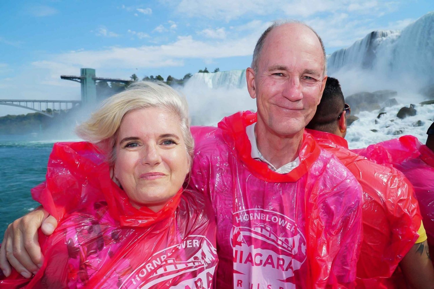 Toronto: Splendours of Niagara Falls Small Group Tour w/Boat