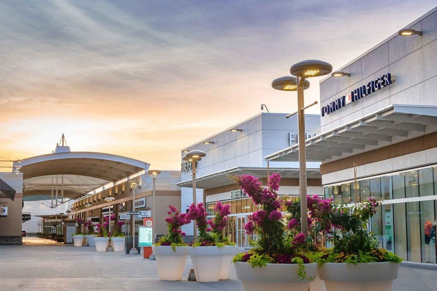 Торонто: частная экскурсия в Ниагару и шопинг в аутлете Niagara Outlet