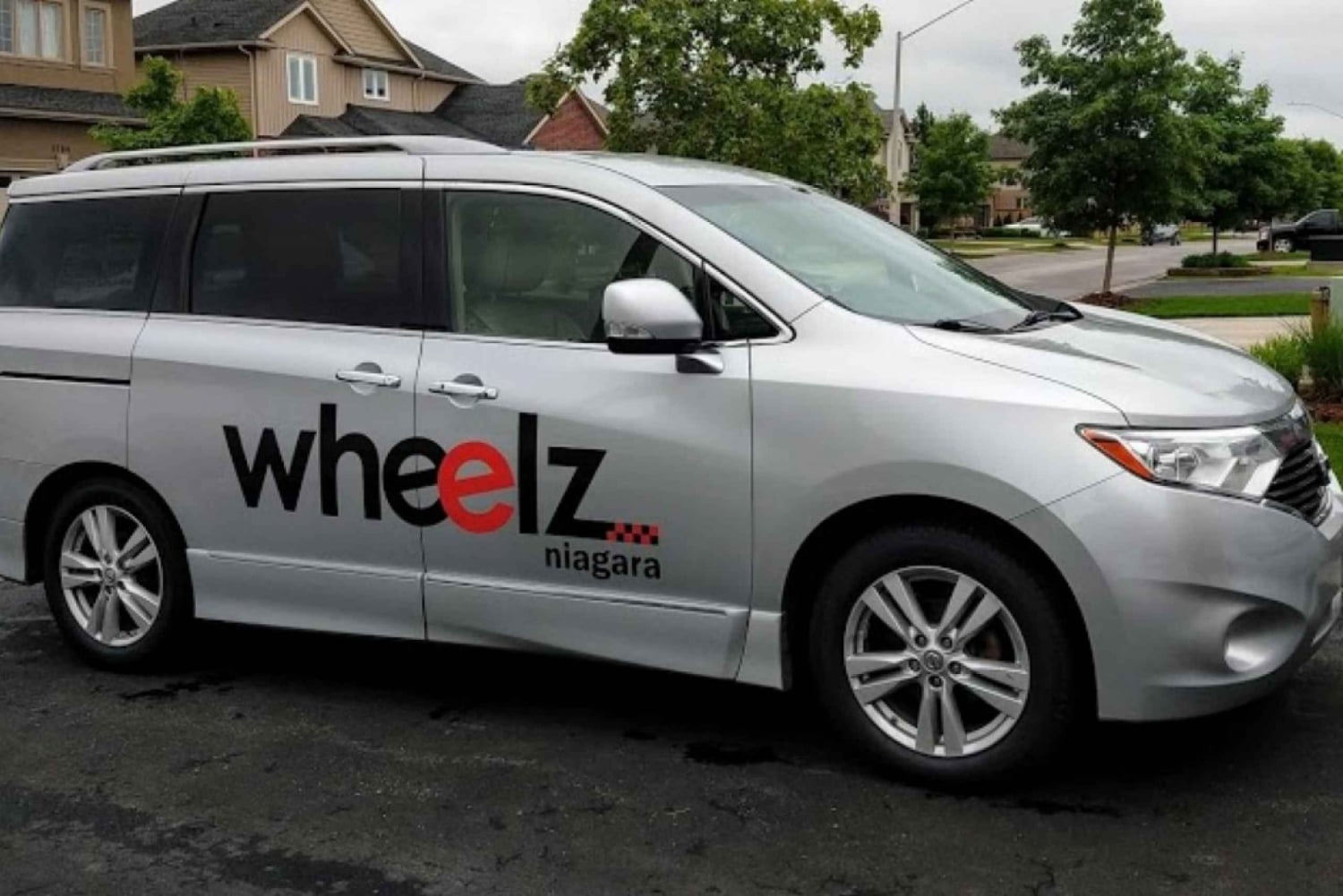 Toronto: Private Transfer for 1-10 Passengers to Downtown