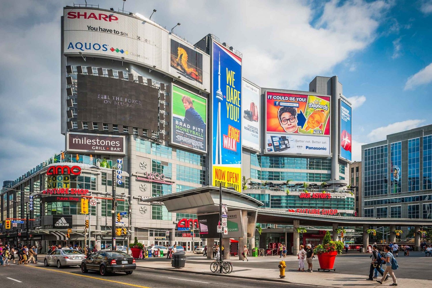 Toronto’s Romantic Walk: Bustling Squares to Serene Parks