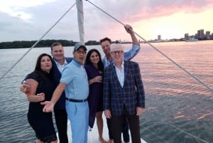 Toronto: Sailing Yacht Cruise of Toronto Harbor and Islands