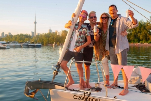 Toronto: Sailing Yacht Cruise of Toronto Harbor and Islands