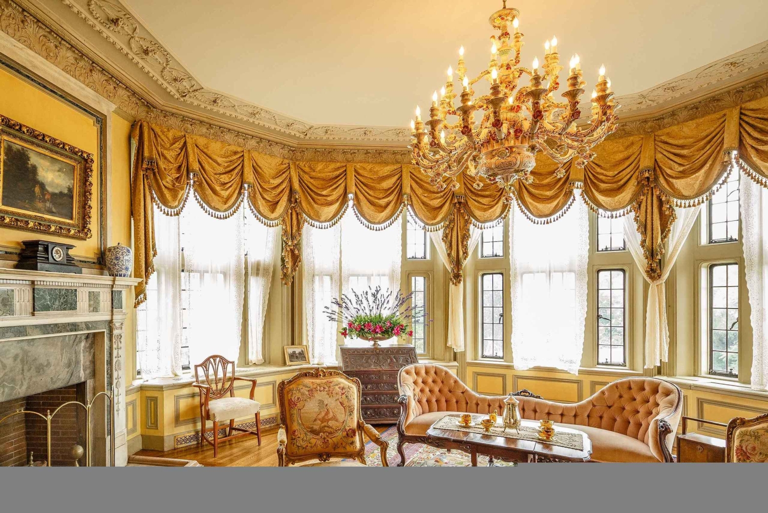 Toronto: TV & Movie Tour with University of Toronto Visit