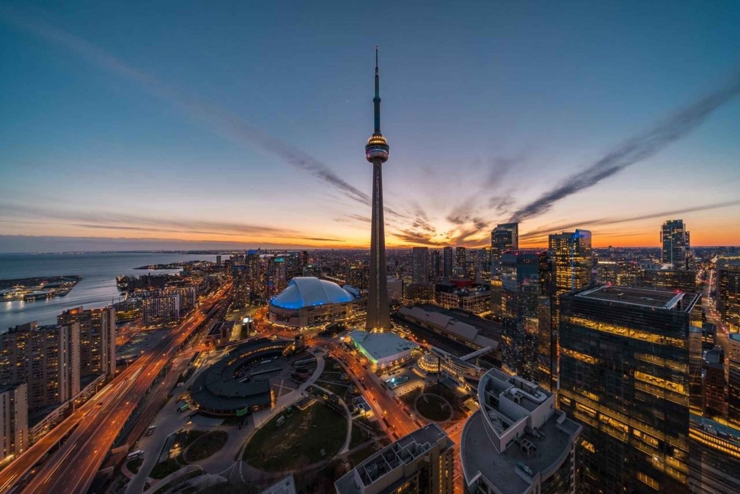 Toronto: City Highlights Walking Tour with CN Tower Entry