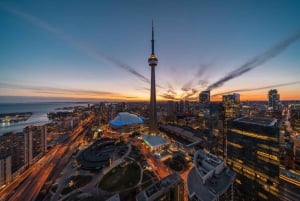 Excursão a pé pelos destaques de Toronto com entrada na torre