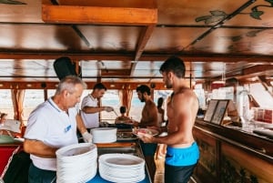 Adeje: Whale and Dolphin Watching Cruise with Lunch and Swim
