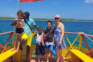 Tour mit dem Glasbodenboot zum Nylon Pool