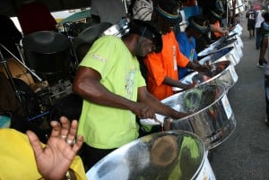 Port Hiszpanii nocą: Steelpan Yards Tour