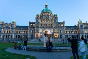 Depuis Vancouver : visite de Victoria et des Jardins Butchart en période festive