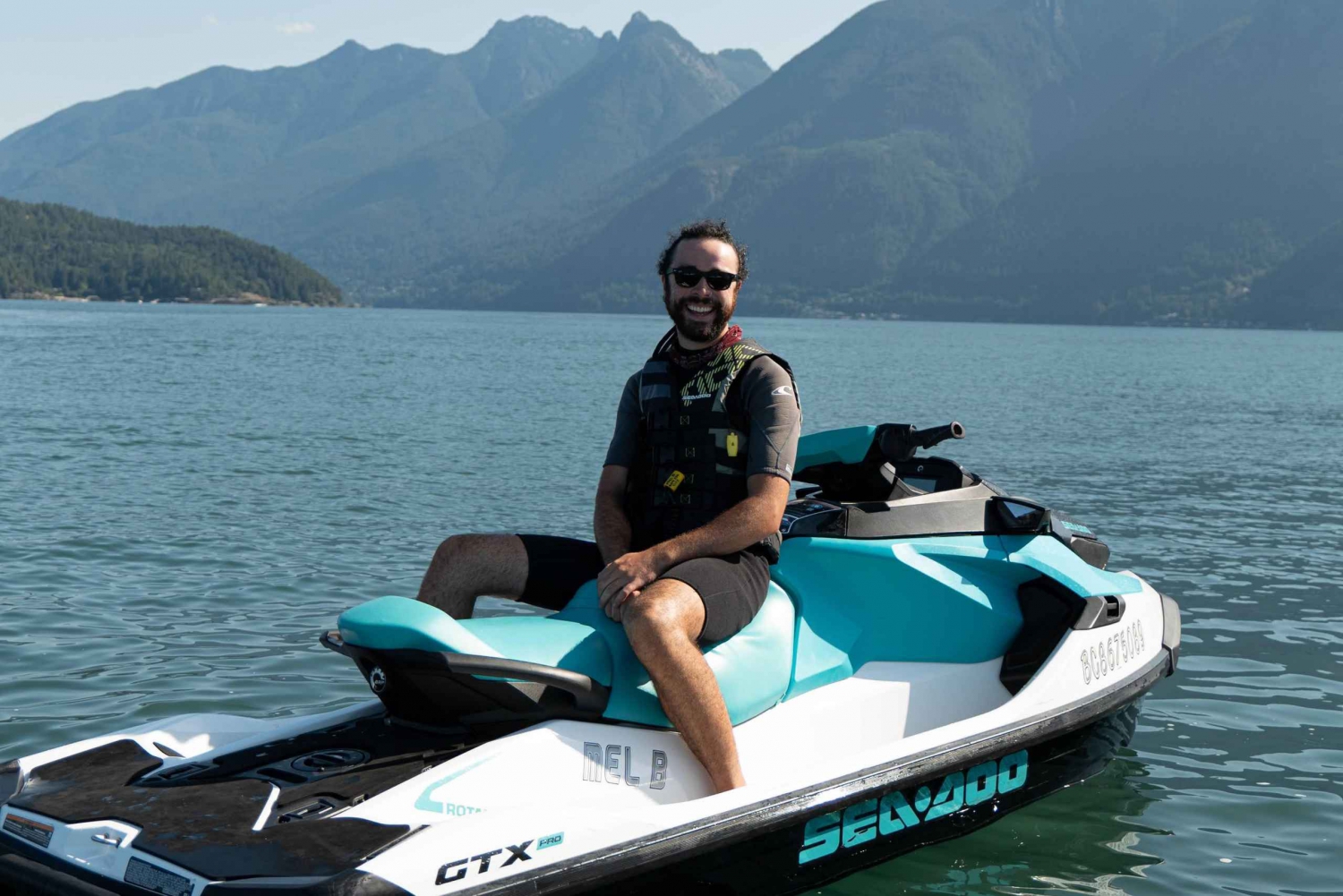 Jetski to Bowen Island, incl beer, wine, coffee or icecream