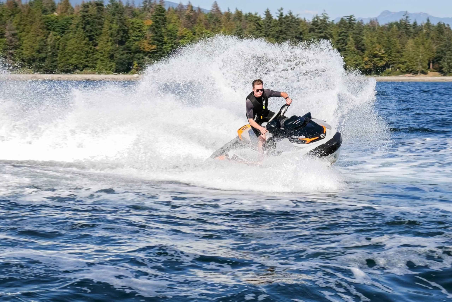 Jetski Bowen Islandille, sis. olutta, viiniä, kahvia tai jäätelöä.